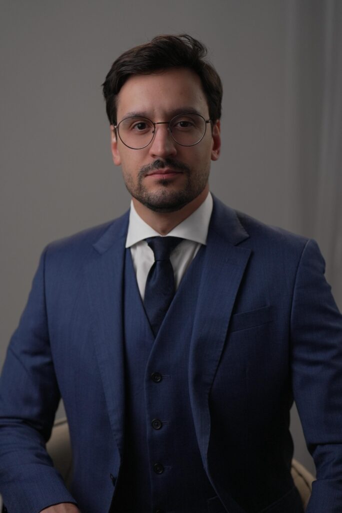 Dr. Vitor Abraão